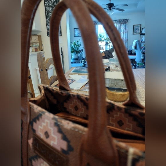 Wrangler Geometric Brown Shoulder Bag - Picture 7 of 7